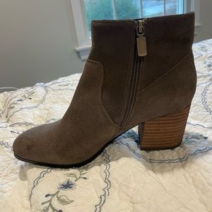 Ankle booties barely worn